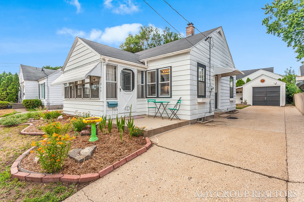 home for sale in creston neighborhood of grand rapids mi