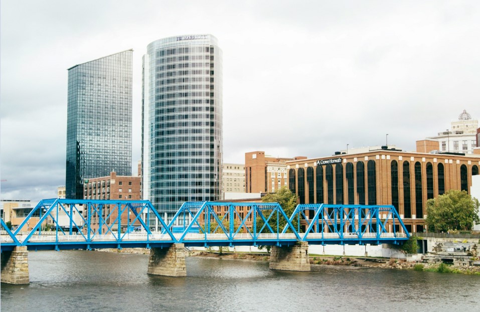 grand rapids blue bridge