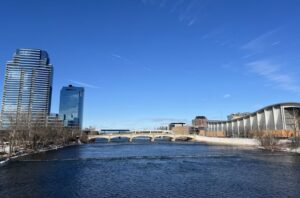 grand river dividing grand rapids east to west